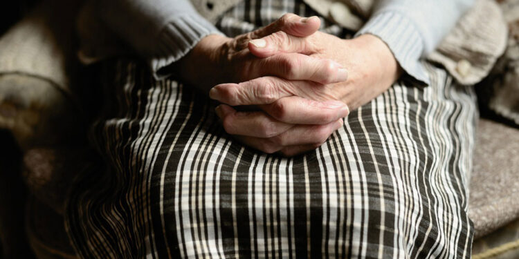 Giornata mondiale dell’alzheimer, l’appello: «Illuminiamo i palazzi di viola»