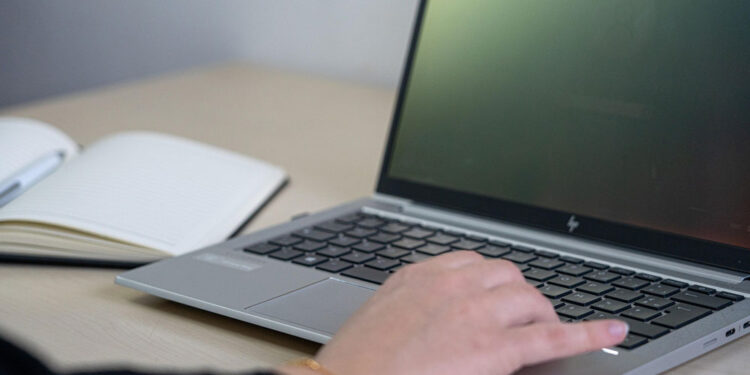 L’app Woolkye risponde al caro-uffici: postazioni di lavoro smart e accessibili