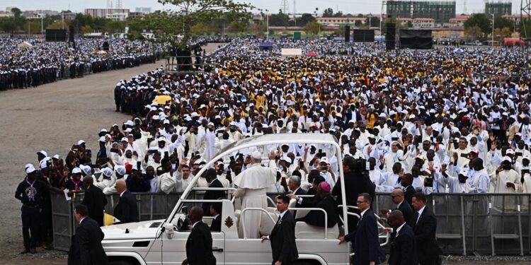 Il Papa in Angola, guarite dalla corruzione, condividete i beni