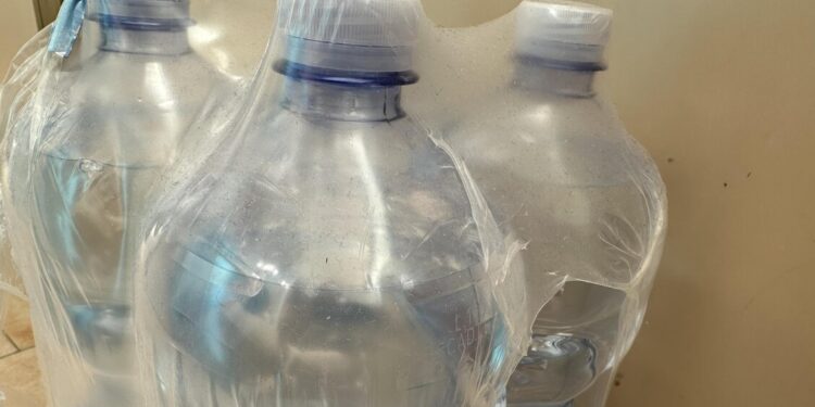 A rischio l’acqua minerale, rincari fino a 6 cent a bottiglia