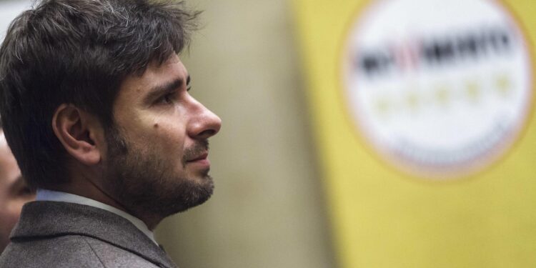 Alessandro Di Battista ricoverato a Cuba: “Forte mal di testa poi malore, ex deputato M5S in gravi condizioni”