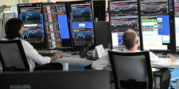 Borsa: l’Europa in rosso con la lente sul Medioriente, corrono titoli Stato