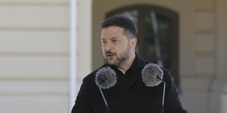 Zelensky, ‘Mosca non rallenta escalation, raid su 13 regioni’