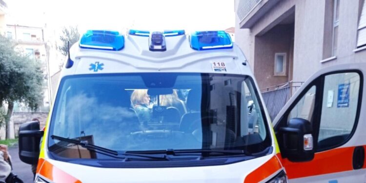 Morde al torace l’autista dell’ambulanza, arrestato a Modena