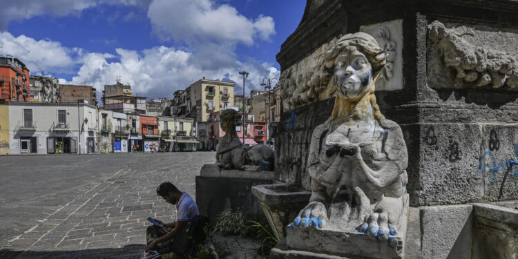 Torna il Tour del Giallo a Napoli, a spasso nei luoghi noir di letteratura e storia
