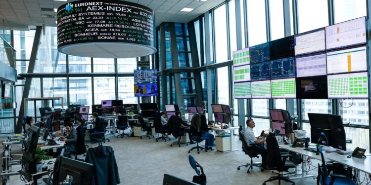 Spread e rendimenti ai massimi dopo l’aumento dei tassi della Bce, differenziale a 88 punti