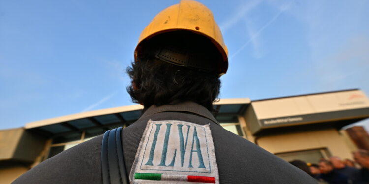 Sindacati, ‘governo salvaguardi lavoratori, subito tavolo su ex Ilva’