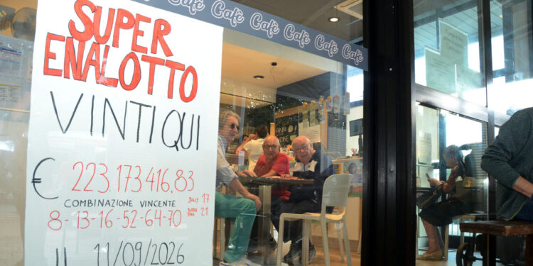SuperEnalotto: entusiasmo a Oggiono per la vincita milionaria: ‘E’ uno di qui’