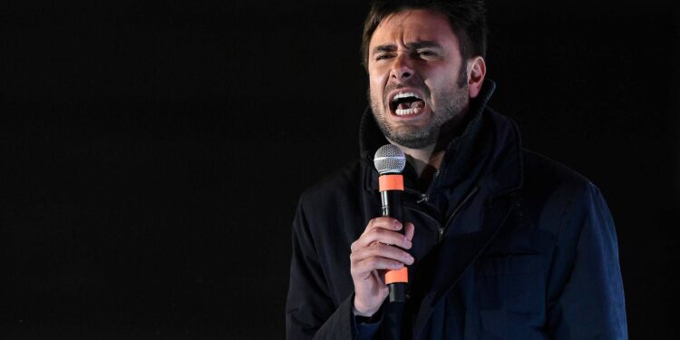 Di Battista, oggi il volo sanitario per l’Italia: l’arrivo previsto domani