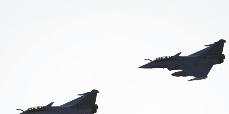 Lituania chiude lo scalo di Vilnius per possibili droni, Nato mobilita i caccia