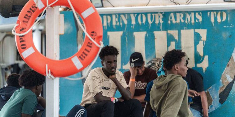 Migranti, Frontex: arrivi in Ue calano del 35% in primi 8 mesi del 2026