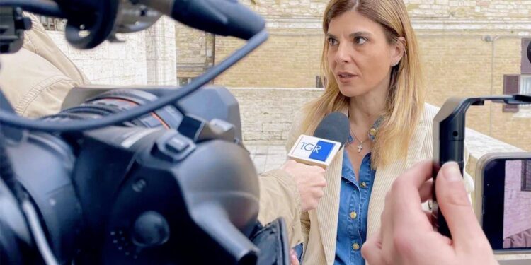 ‘Ti auguro stessa fine Mussolini’, donna indagata per post contro consigliera Fdi Perugia