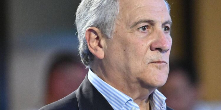 Houthi, Tajani: “Situazione complicata, i nostri militari in sicurezza”