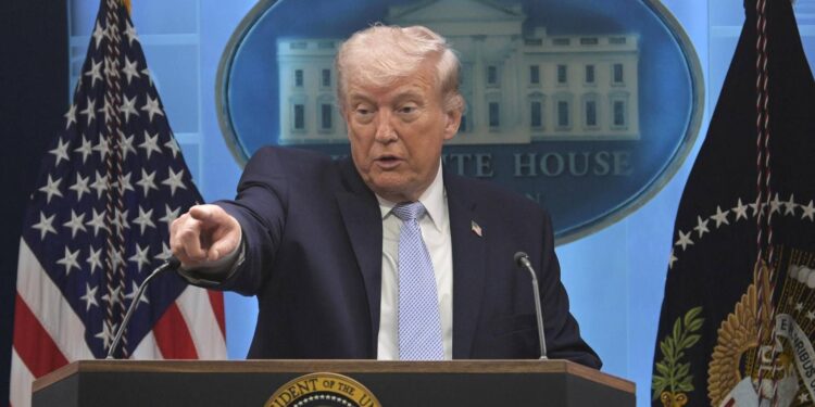“Chi parla di armi con la stampa?”, Trump usa la macchina della verità: test tra i militari